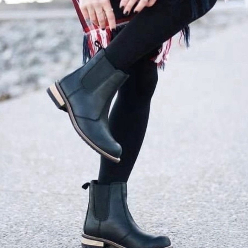 Kodiak Alma water proof Chelsea ankle Black Leather Boots women’s Sz-7.     L
